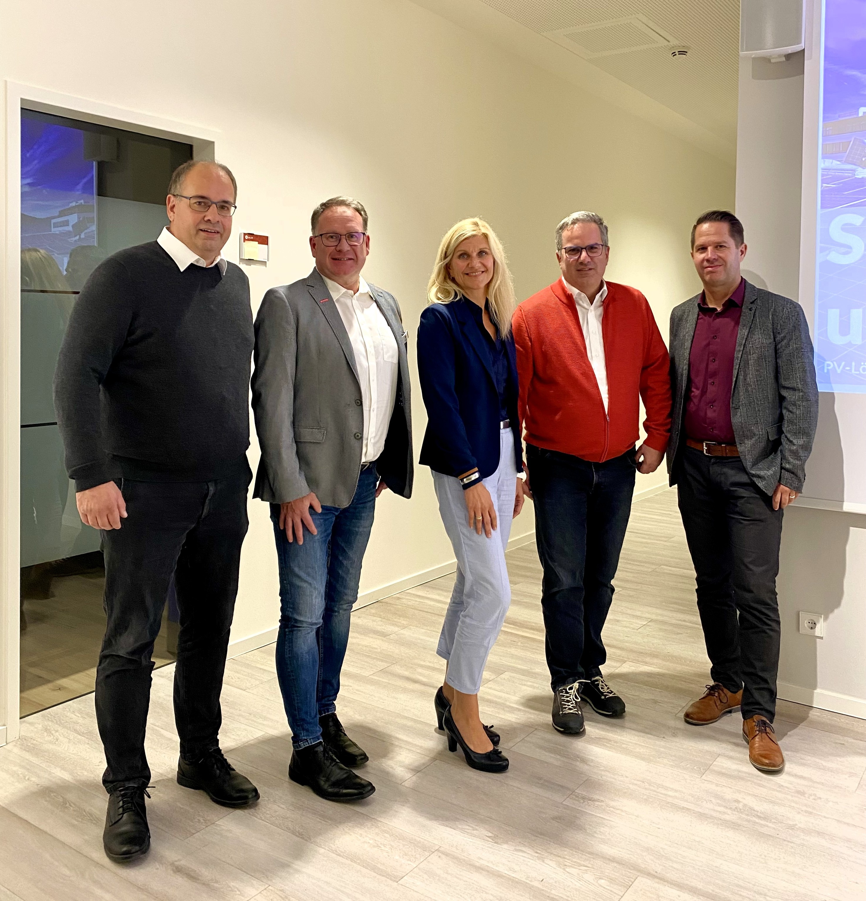 v. l. n. r.: Sven Endris (Wi SOLAR), Jochen Jobelius (Wi SOLAR), Nicole Jobelius-Schausten (Kreiswerke), Rainer Thelen (Wi SOLAR), Dirk Barbye (unser-klima-cochem-zell e.V.)