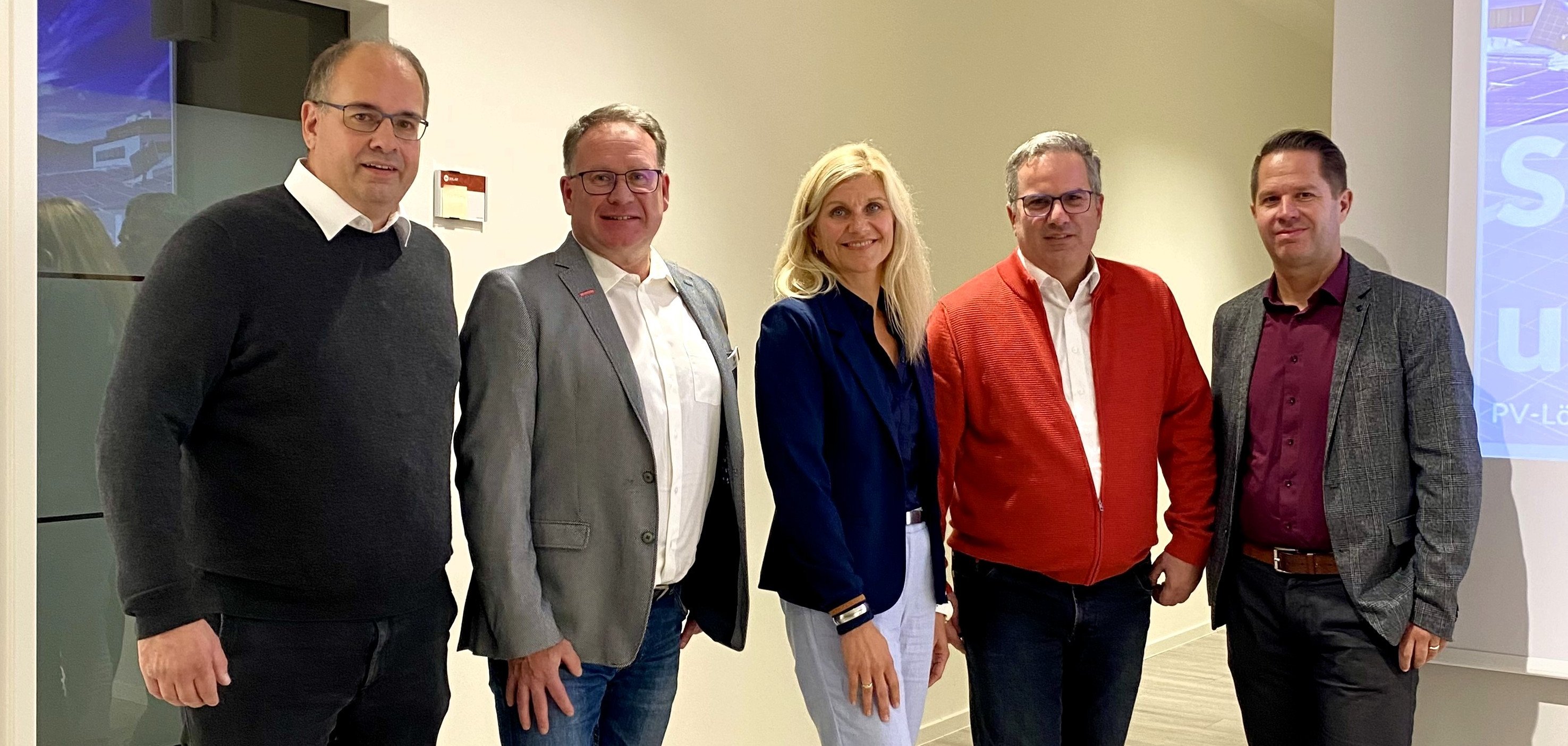 v. l. n. r.: Sven Endris (Wi SOLAR), Jochen Jobelius (Wi SOLAR), Nicole Jobelius-Schausten (Kreiswerke), Rainer Thelen (Wi SOLAR), Dirk Barbye (unser-klima-cochem-zell e.V.)