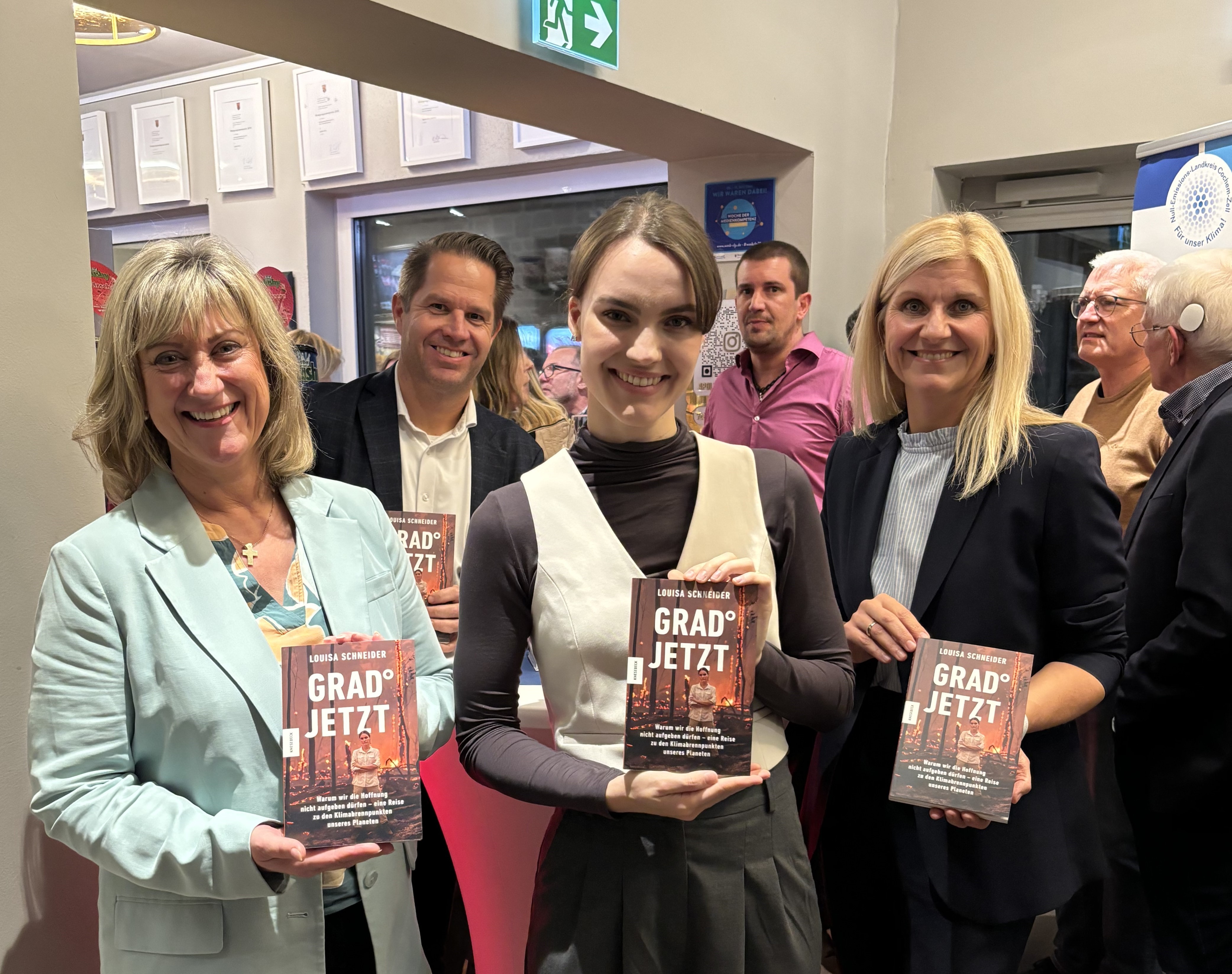 Foto (v.r.n.l.): Nicole Jobelius-Schausten (Referatsleitung Eigenbetrieb Klima & Energie), Louisa Schneider (Referentin), Dirk Barbye (Werkleiter), Anke Beilstein (Landrätin)