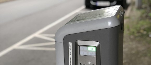 Seitliche Ansicht Ladestation für E-Autos