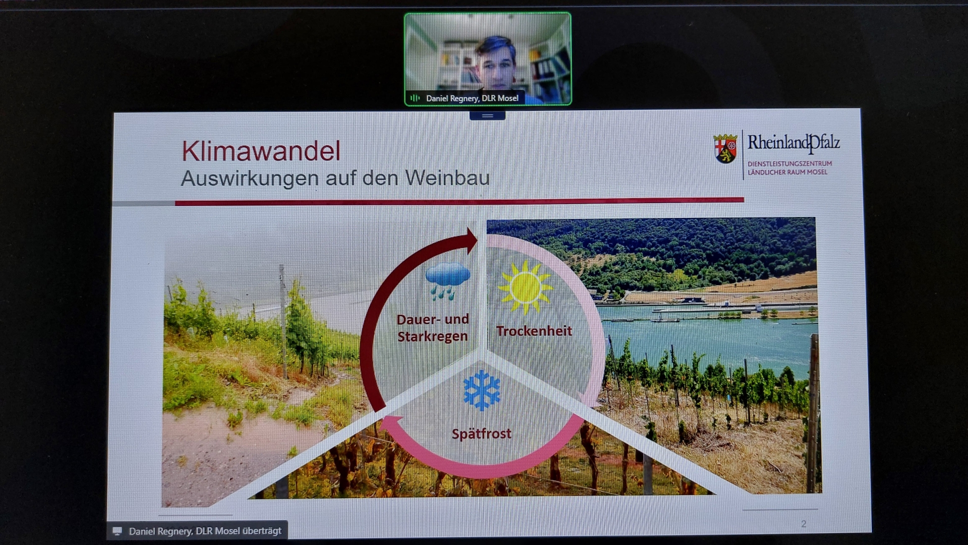 Herr Regnery vom DLR Mosel präsentiert die Klimafolgen für den Weinbau sowie Anpassungsmöglichkeiten