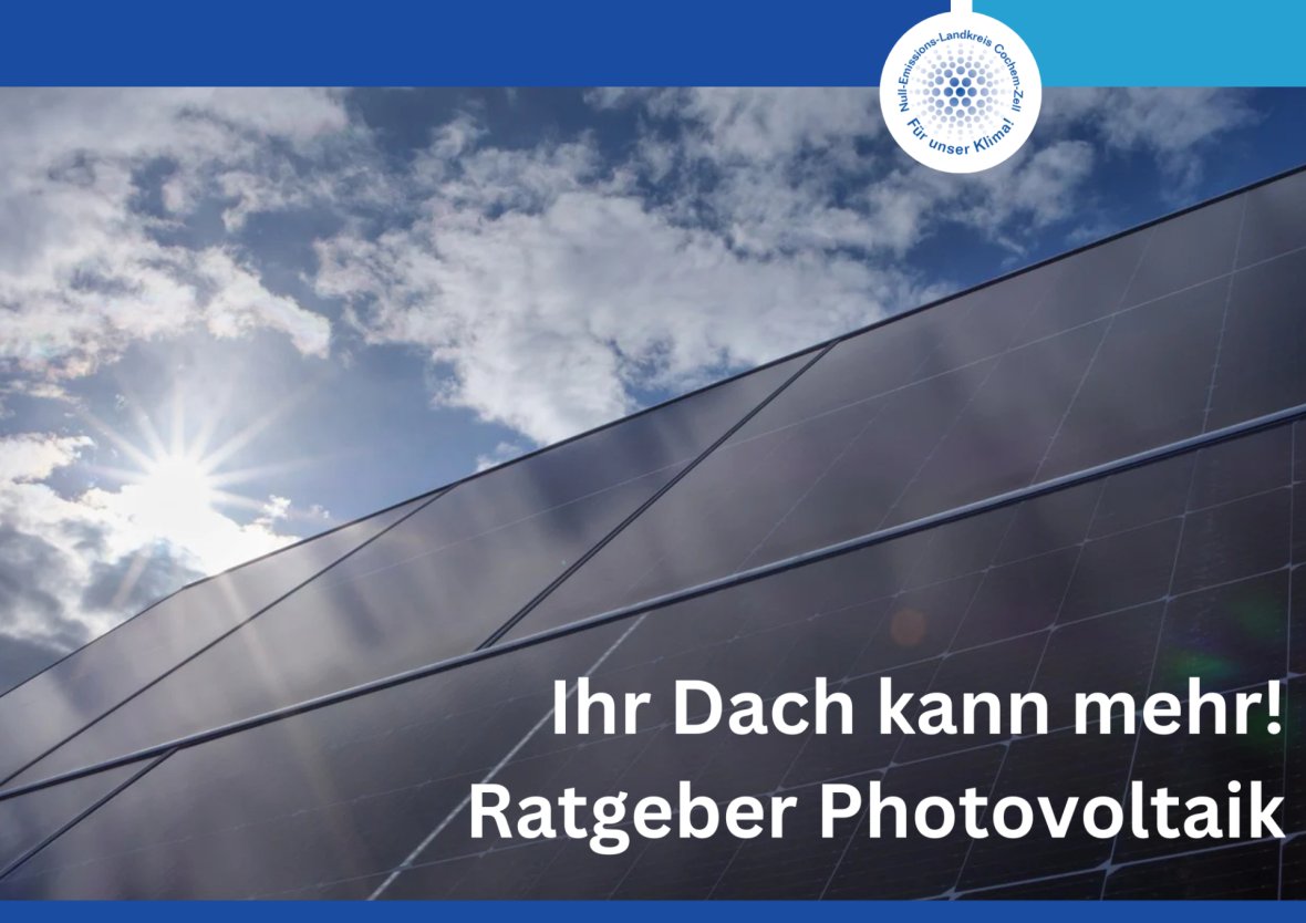 PV-Broschüre Deckblatt der PV Broschüre mit PV-Modulen und Himmel im Hintergrund. Text: Ihr Dach kann mehr! Ratgeber Photovoltaik